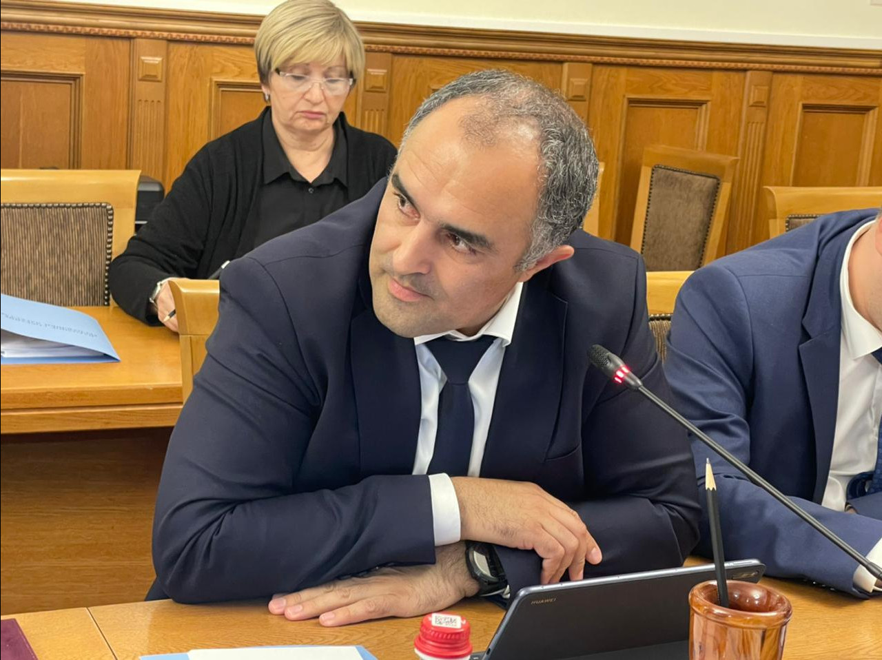 Юрий Гамзатов выступит на сессии Народного собрания 26 сентября.