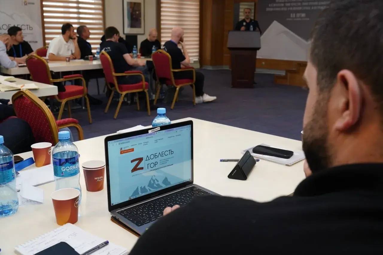 Цифровые компетенции и кибербезопасность: Юрий Гамзатов встретился с участниками программы «Доблесть гор»