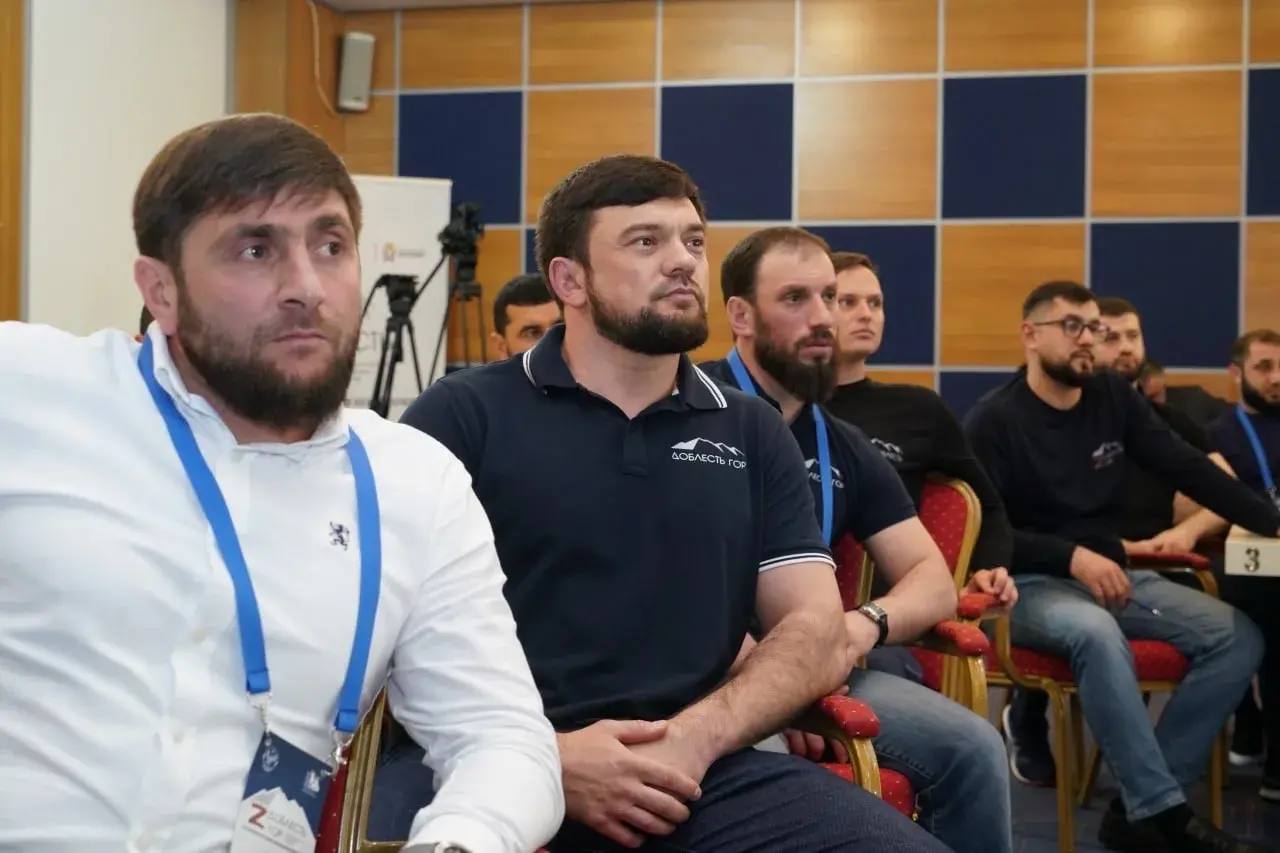 Цифровые компетенции и кибербезопасность: Юрий Гамзатов встретился с участниками программы «Доблесть гор»