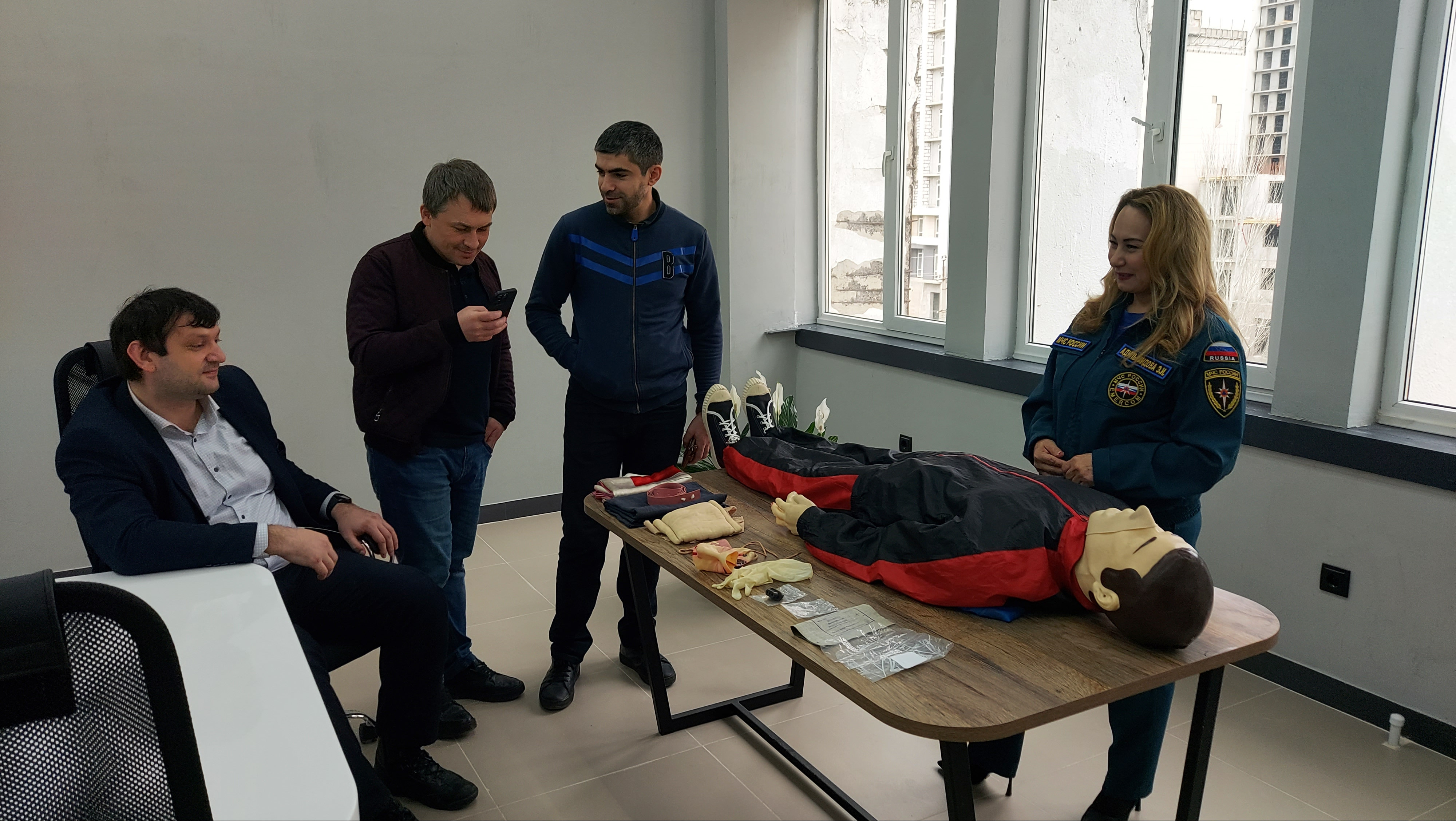 Как правильно оказывать первую медицинскую помощь, рассказали сотрудникам Минцифры Дагестана.