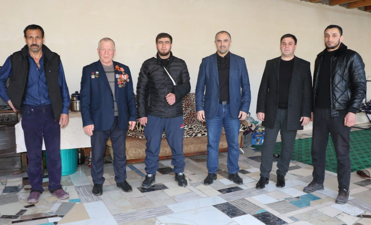 Юрий Гамзатов встретился с военнослужащими