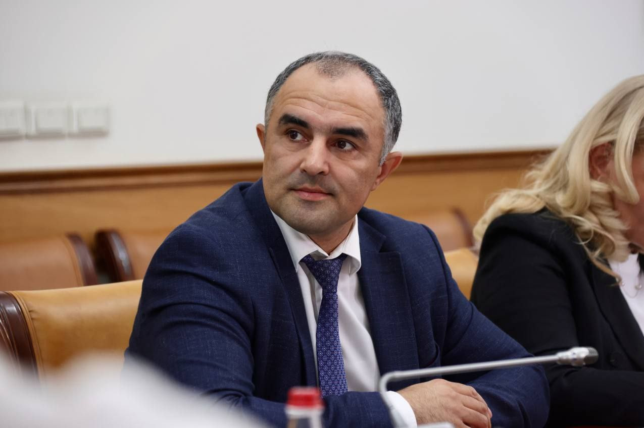 Юрий Гамзатов поздравил женщин с 8 марта!