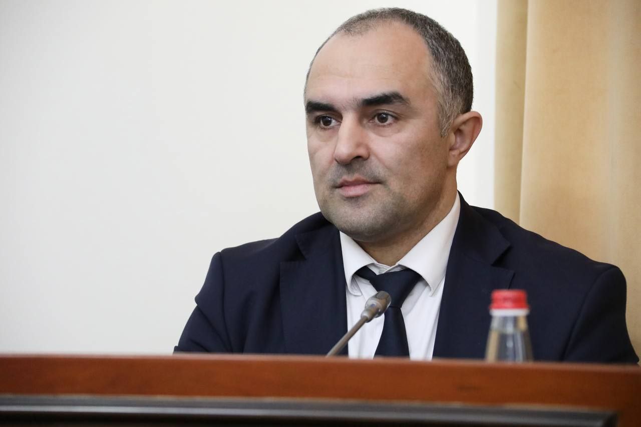 Юрий Гамзатов принес соболезнования семьям погибших полицейских
