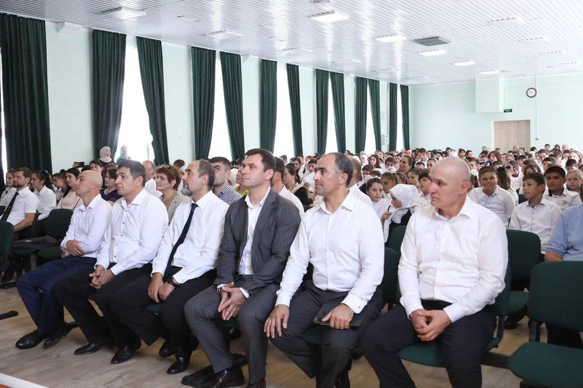 Руководитель Минцифры РД  принял участие в  открытии новой школы в с.Луктун Ахтынского района