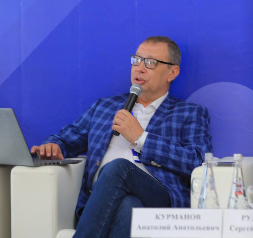 Заместитель руководителя рабочей группы Министерства строительства и жилищно-коммунального хозяйства России по реализации проекта цифровизации городского хозяйства «Умный город» Курманов Анатолий Анатольевич: