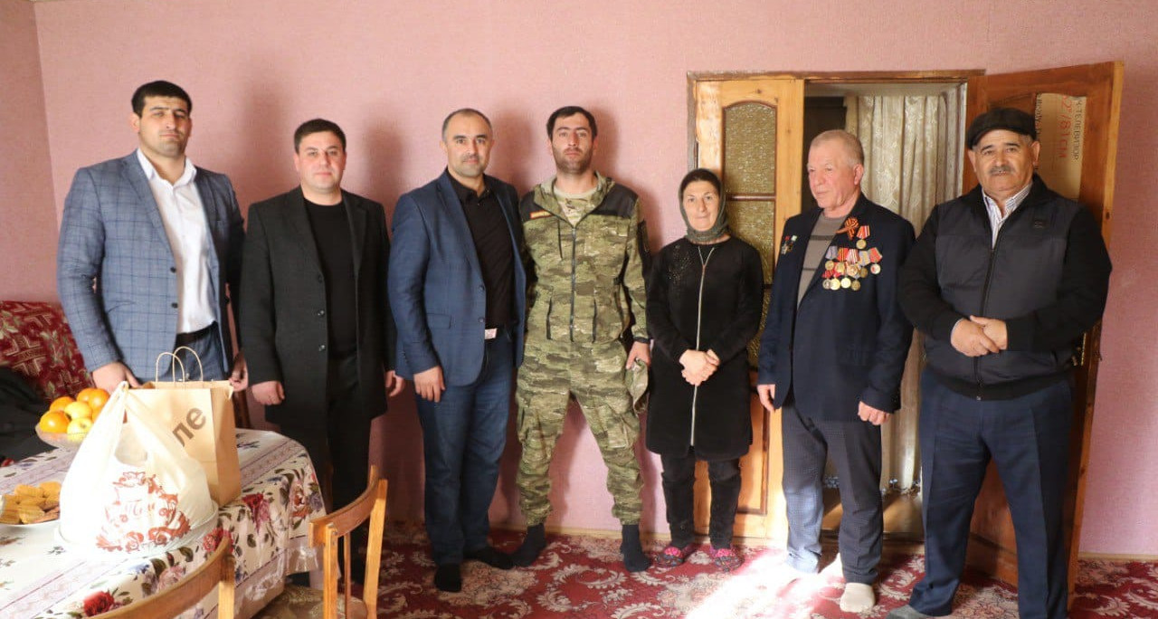 Юрий Гамзатов встретился с военнослужащими