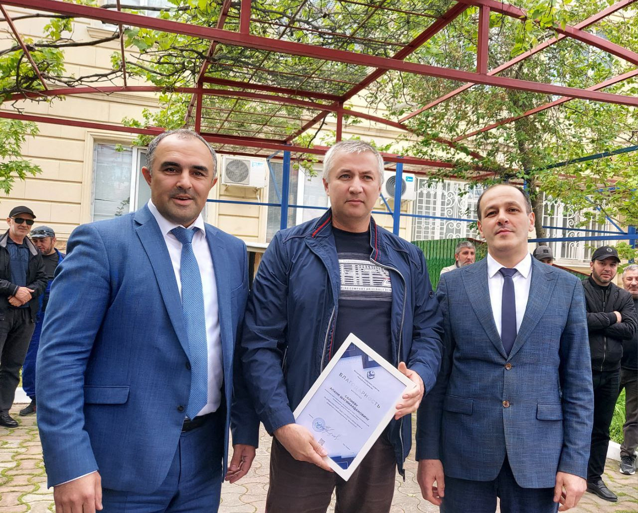 Министр цифрового развития РД Юрий Гамзатов поздравил с наступающим Днем связи сотрудников РТРС.