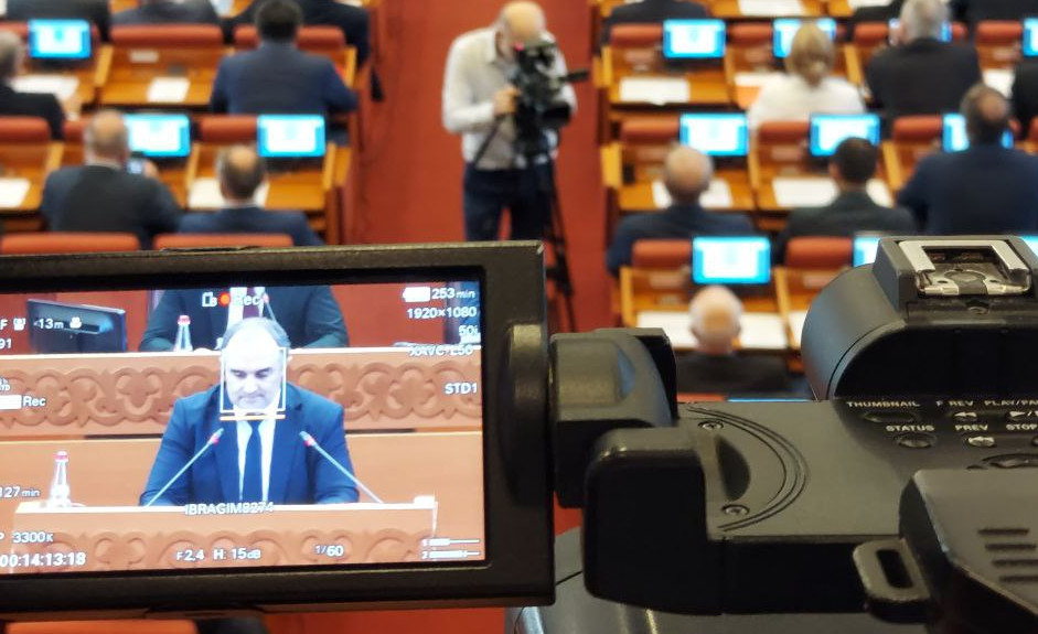 Юрий Гамзатов рассказал депутатам Народного Собрания о том, что небольшие села получат высокоскоростной интернет бесплатно, за счёт государства.