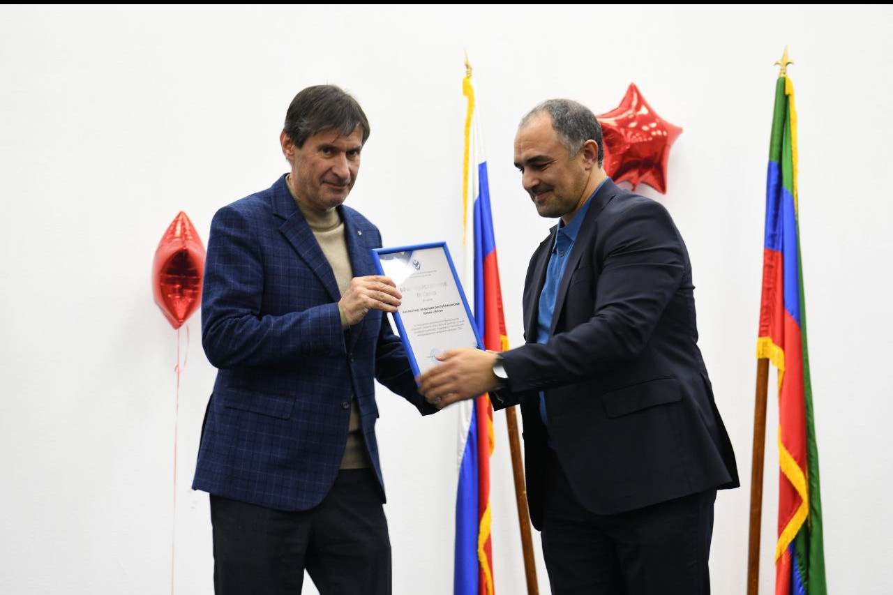 Юрий Гамзатов поздравил журналистов с «Днем печати»