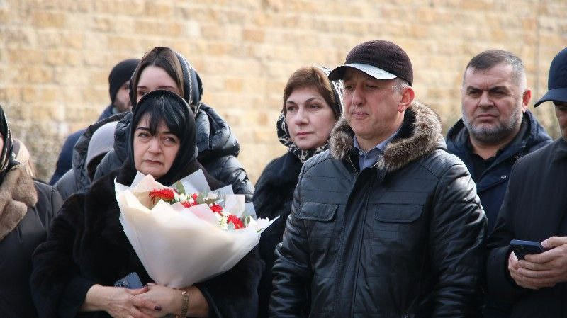 Юрий Гамзатов принял участие в церемонии открытия памятника Герою России