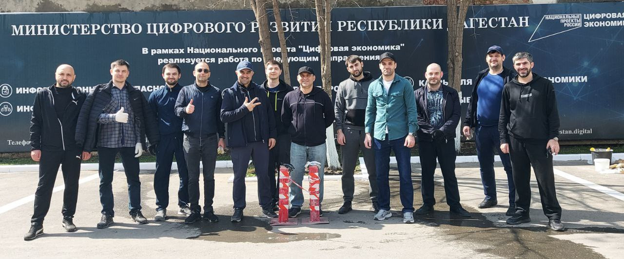 Сотрудники Минцифры Дагестана приняли участие в общегородском субботнике
