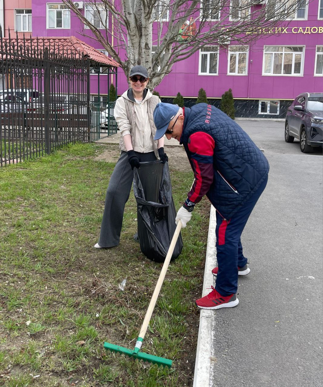 Сотрудники Минцифры Дагестана приняли участие в общегородском субботнике
