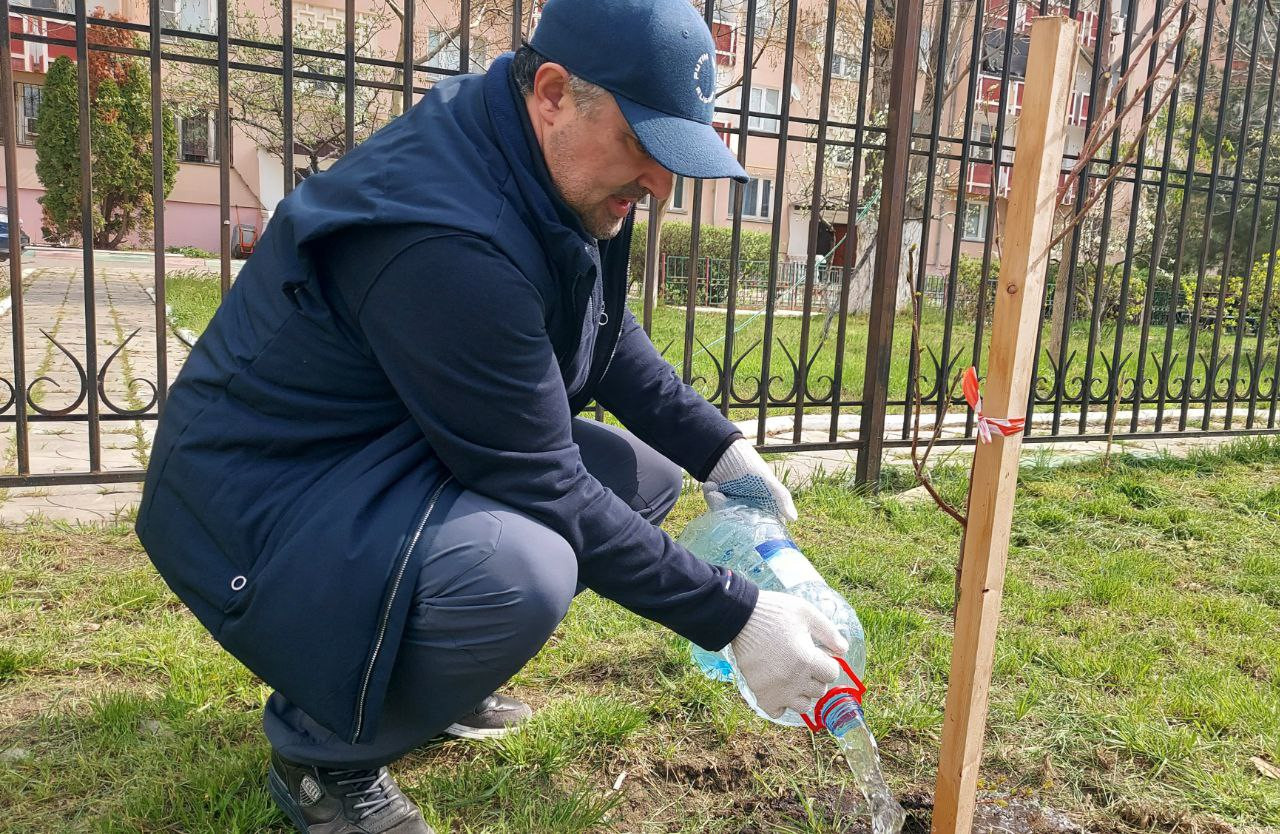 Сотрудники Минцифры Дагестана приняли участие в общегородском субботнике
