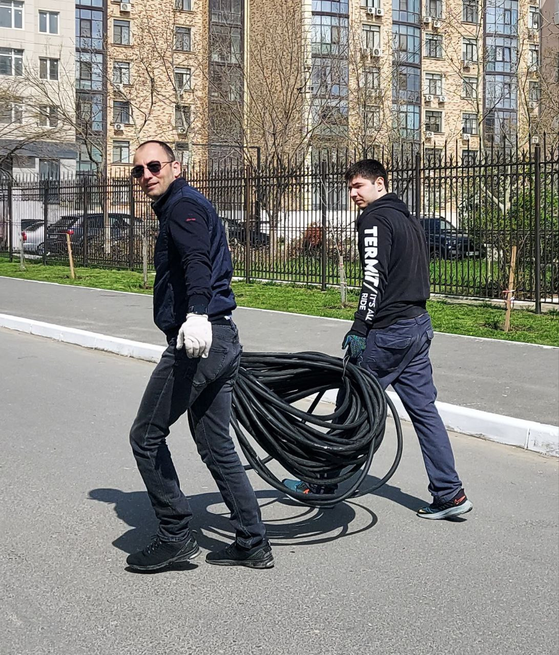 Сотрудники Минцифры Дагестана приняли участие в общегородском субботнике