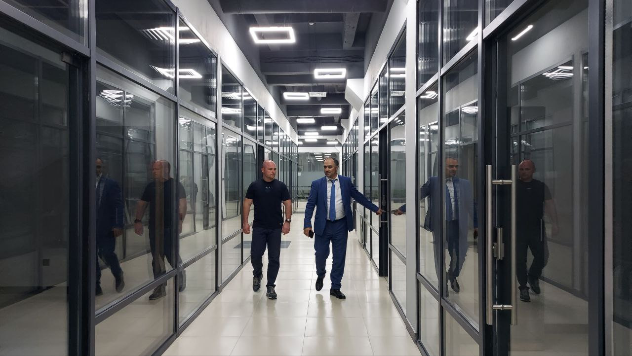 Министр цифрового развития Дагестана Юрий Гамзатов встретился с коллегой из Свердловской области