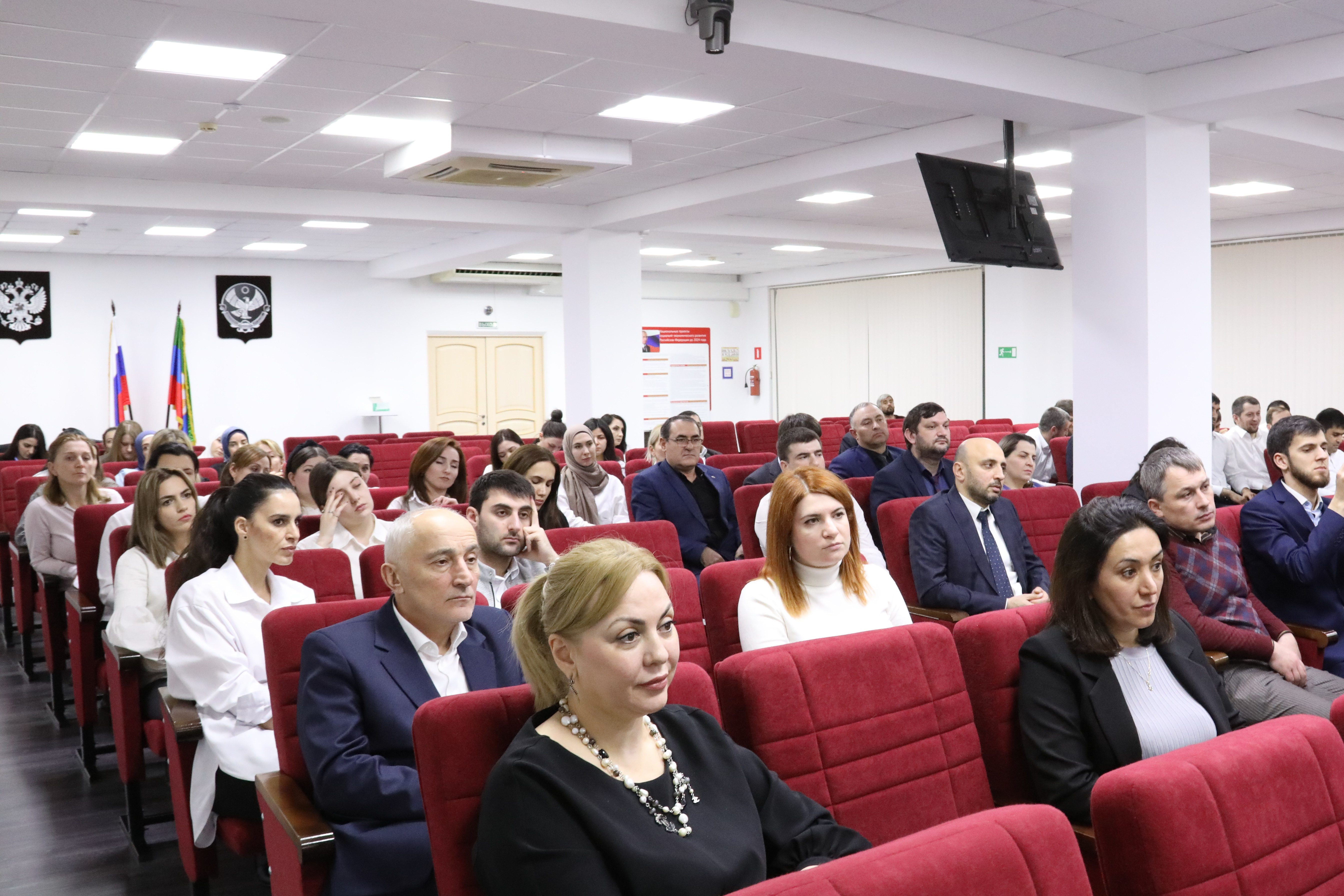 Абдулмуслим Абдулмуслимов высоко оценил качество работы МФЦ Дагестана