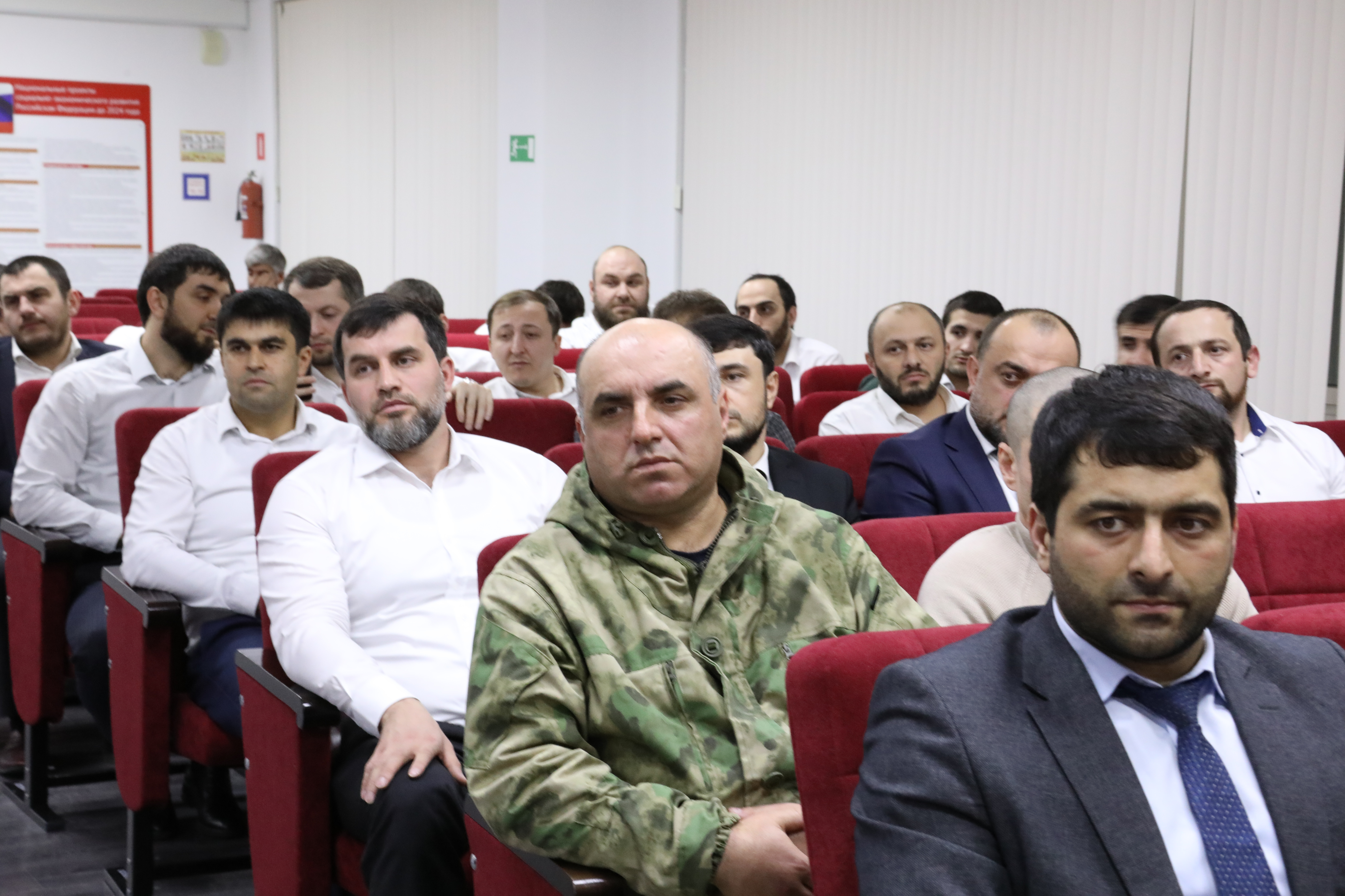 Абдулмуслим Абдулмуслимов высоко оценил качество работы МФЦ Дагестана