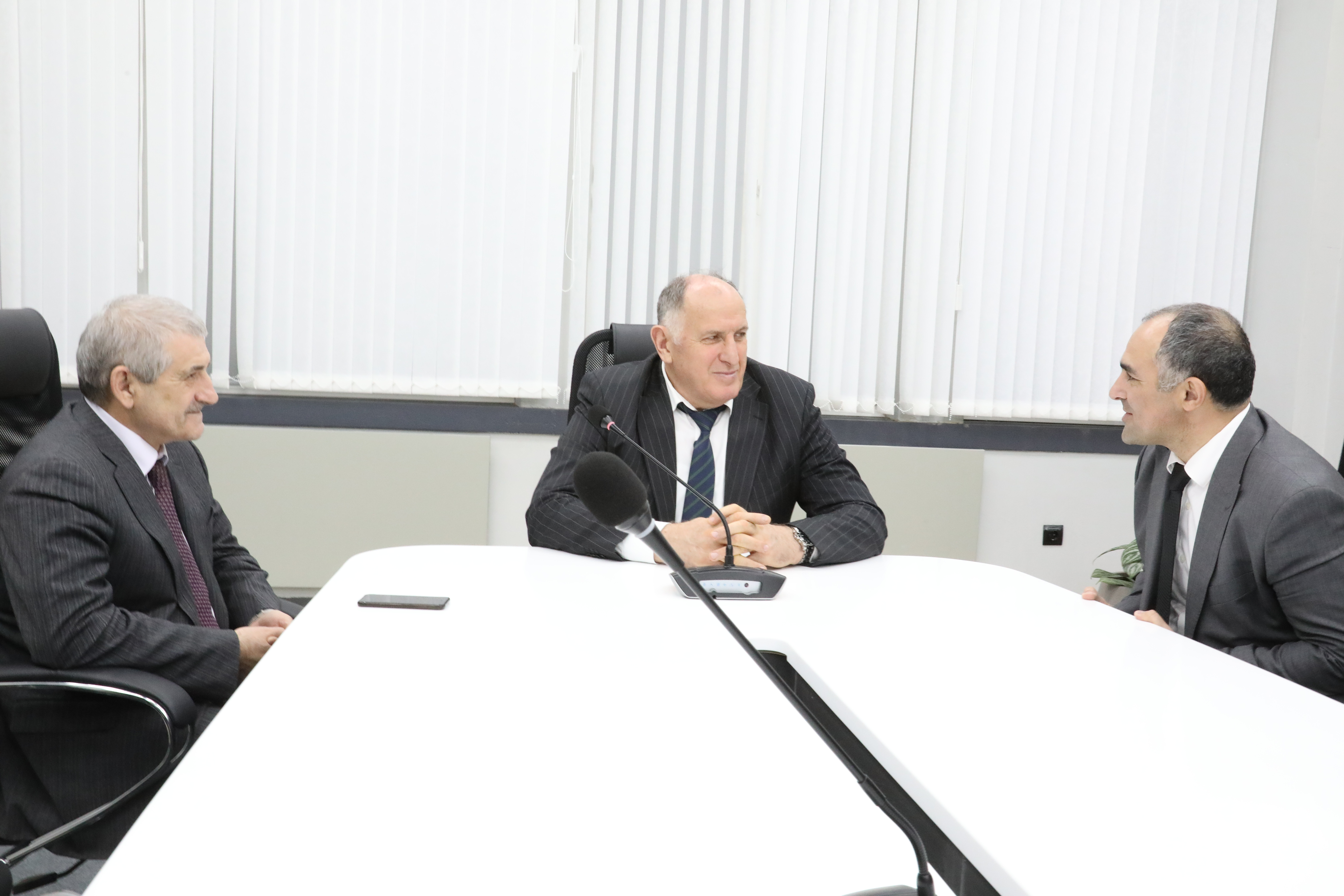 Абдулмуслим Абдулмуслимов положительно оценил работу Минцифры Дагестана