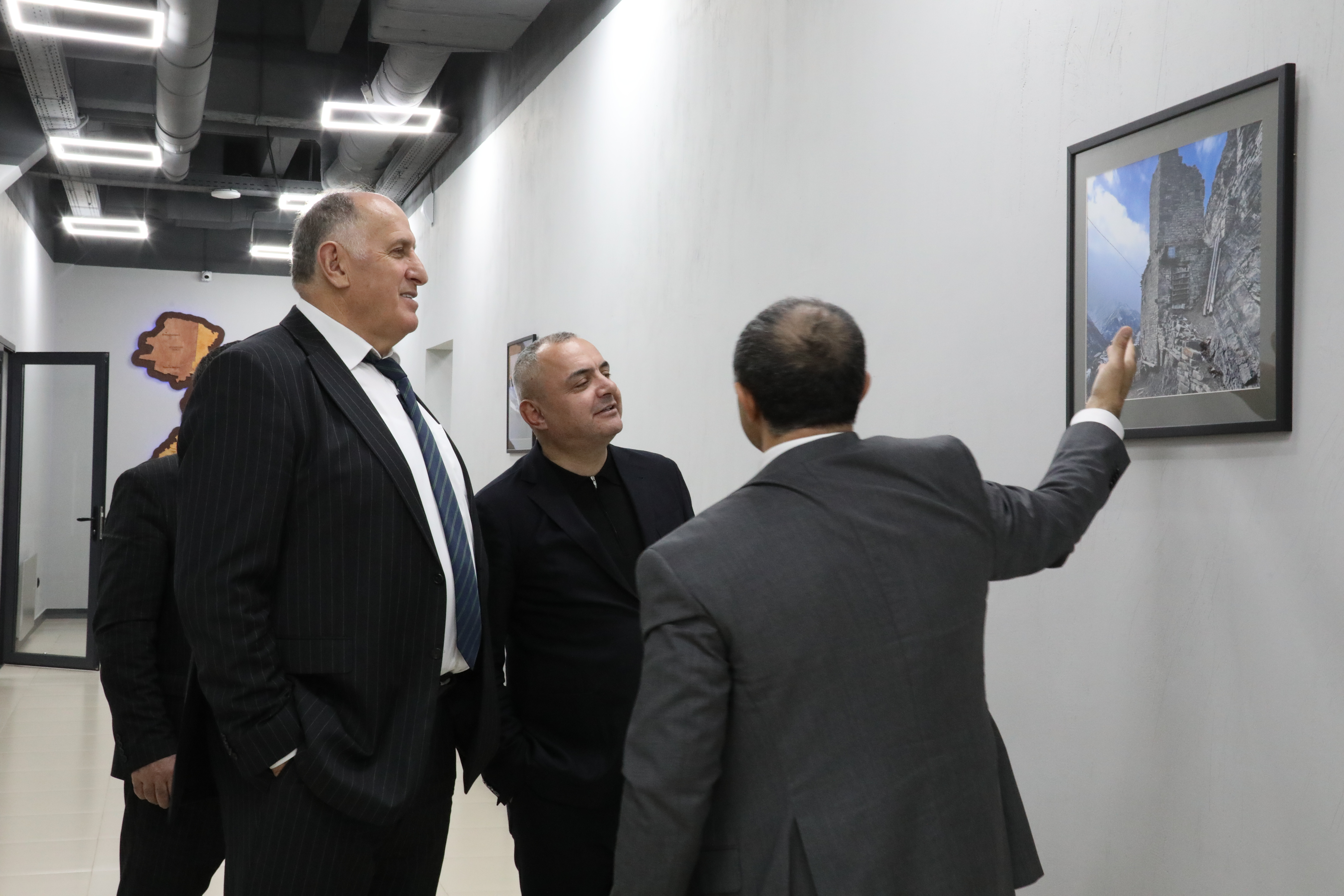 Абдулмуслим Абдулмуслимов положительно оценил работу Минцифры Дагестана