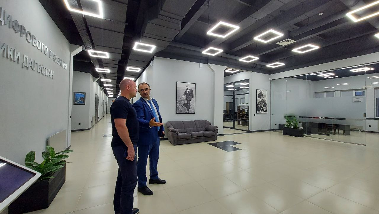 Министр цифрового развития Дагестана Юрий Гамзатов встретился с коллегой из Свердловской области