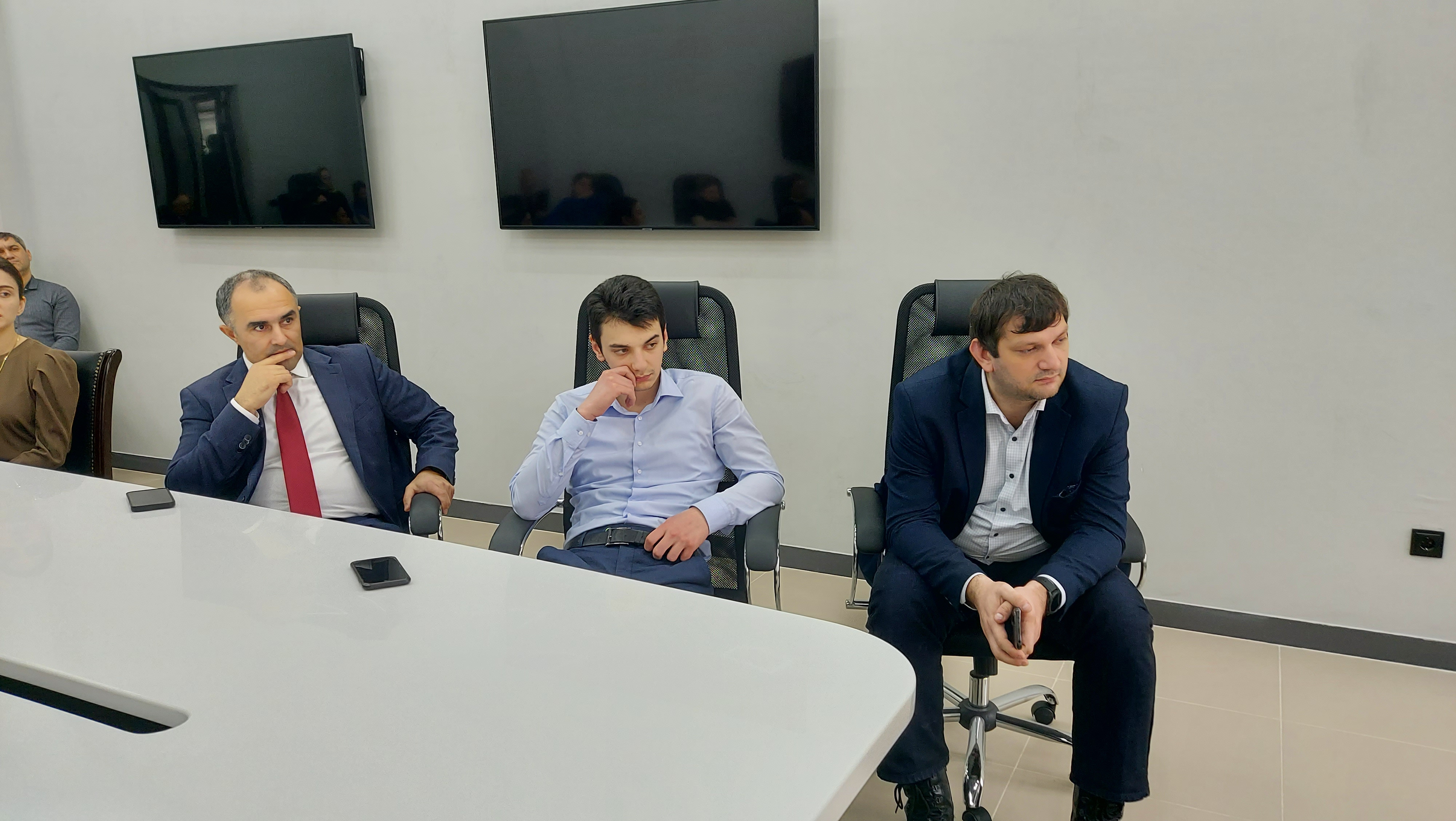 Как правильно оказывать первую медицинскую помощь, рассказали сотрудникам Минцифры Дагестана.