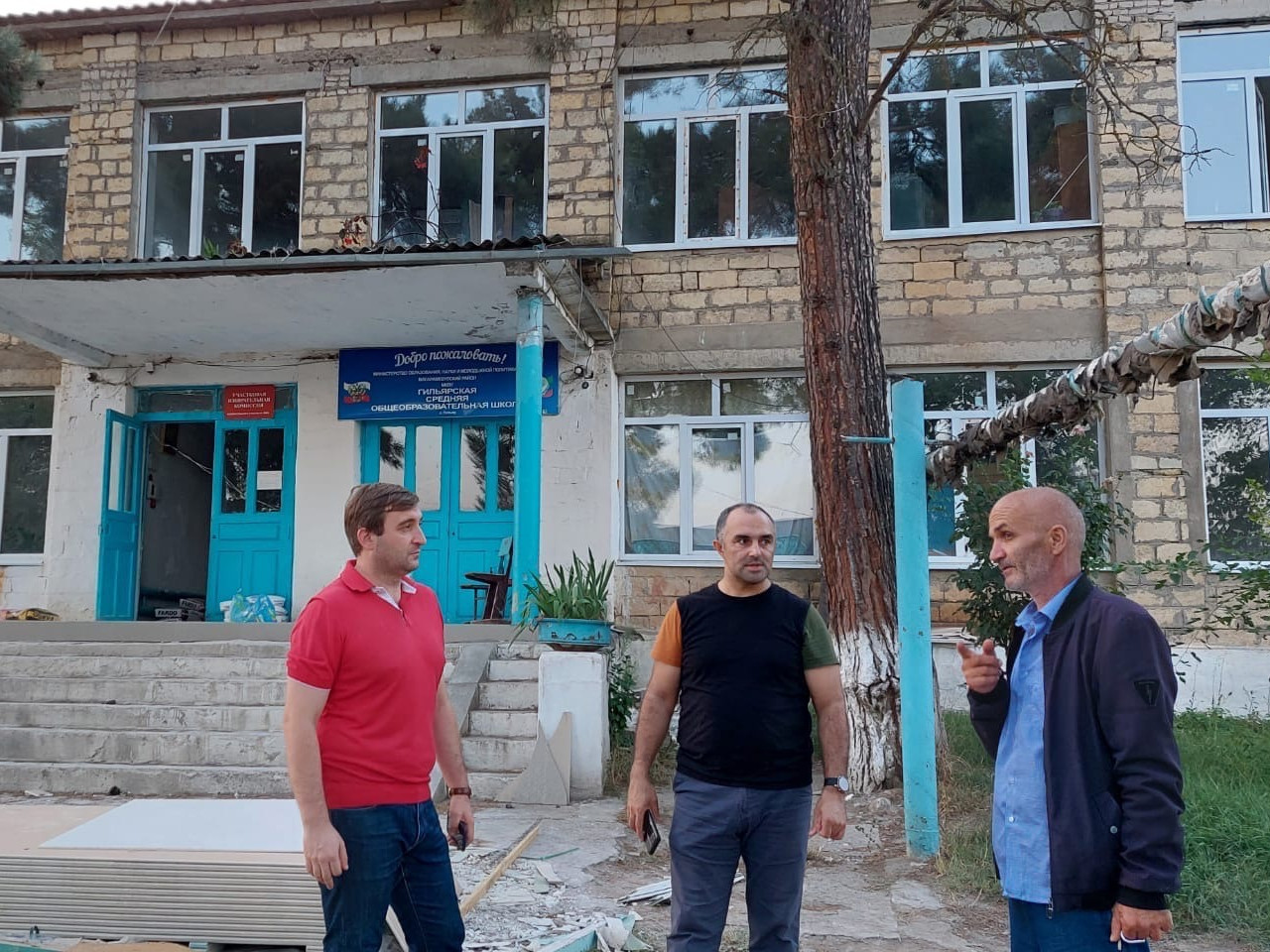Ход капитального ремонта школ в рамках программы "Модернизация школьных систем образования" проинспектировал Министр цифрового развития Республики Дагестан Юрий Гамзатов