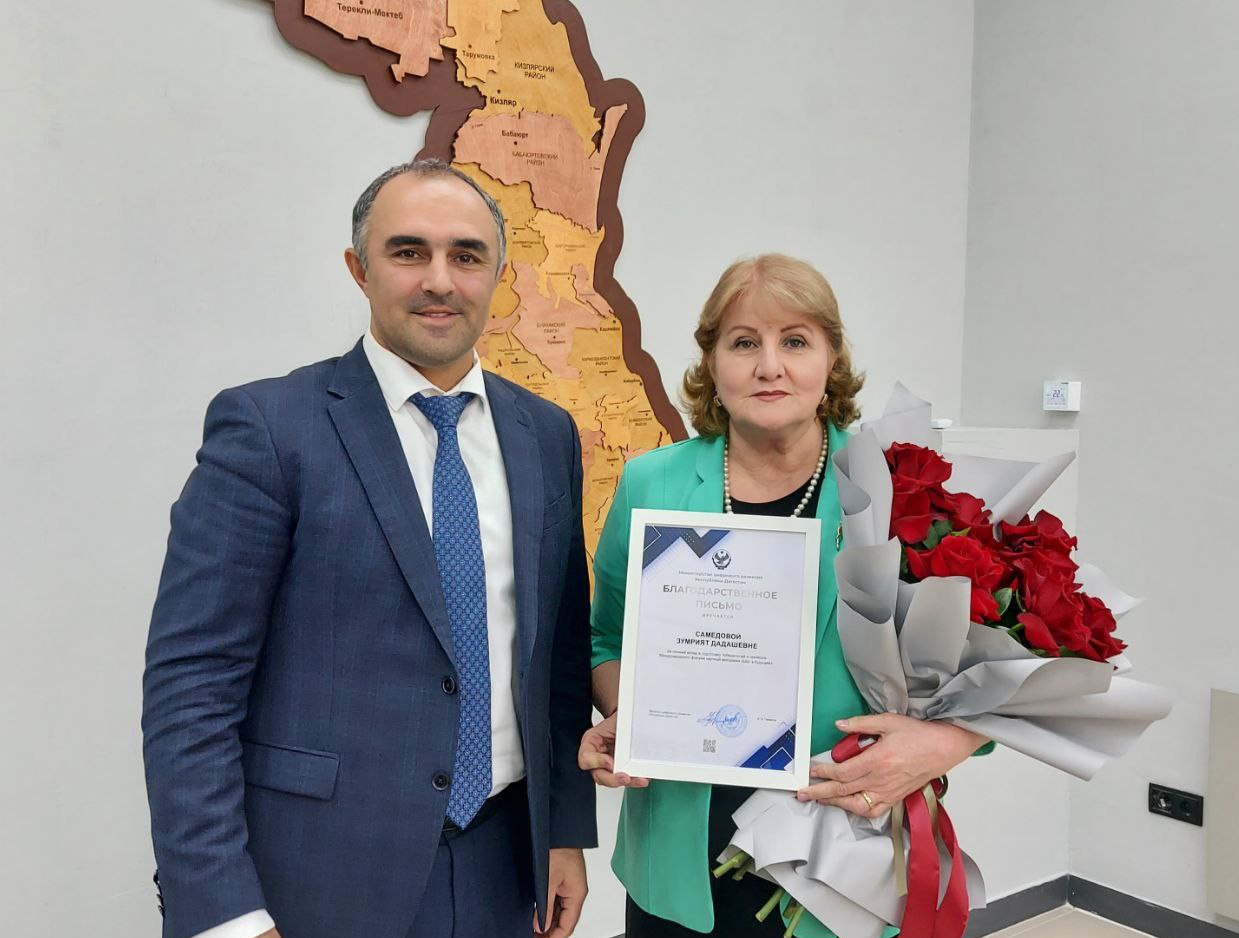 Школьники из Махачкалы получили благодарственные письма Министерства цифрового развития РД.