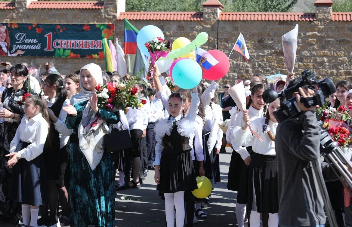 Руководитель Минцифры РД  принял участие в  открытии новой школы в с.Луктун Ахтынского района
