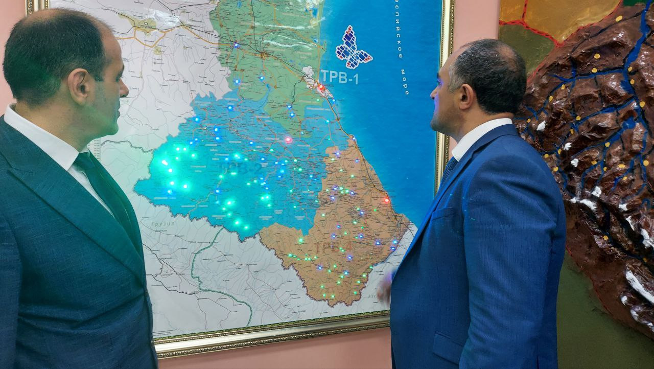 Министр цифрового развития РД Юрий Гамзатов поздравил с наступающим Днем связи сотрудников РТРС.