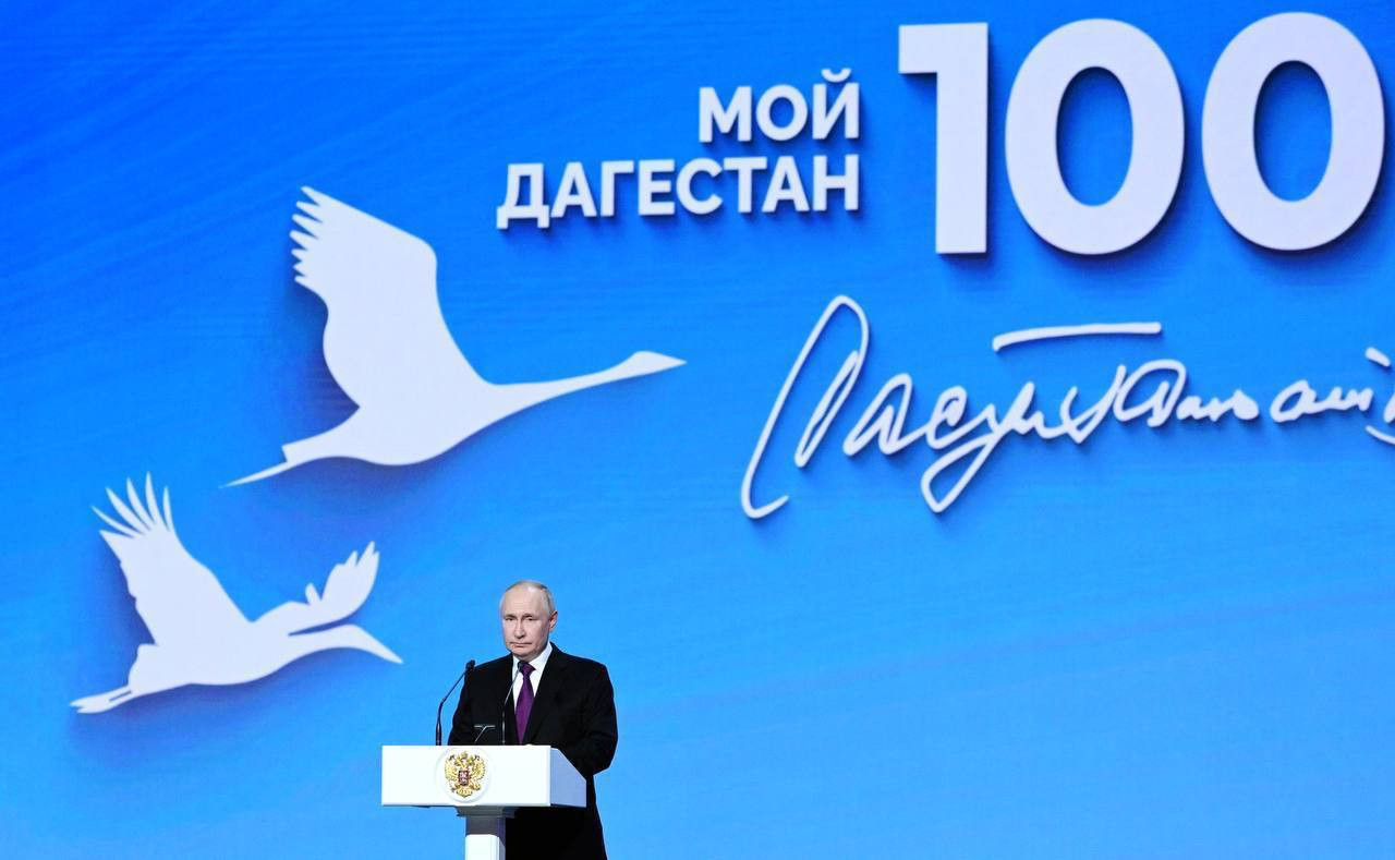 Сергей Меликов поздравил Президента России с Днем рождения.
