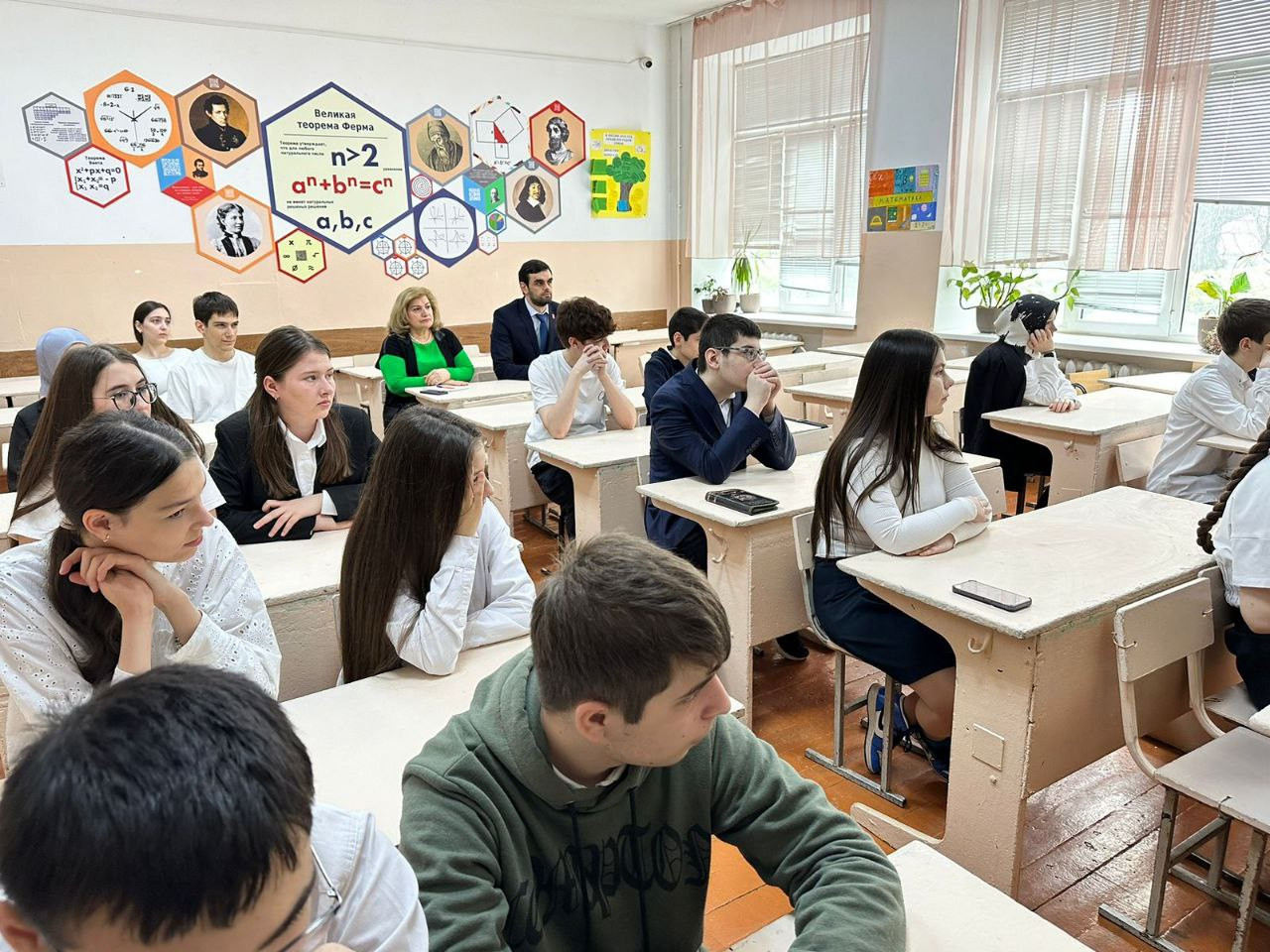 «Труд крут». Рассказали девятиклассникам на внеурочном занятии «Разговоры о важном»