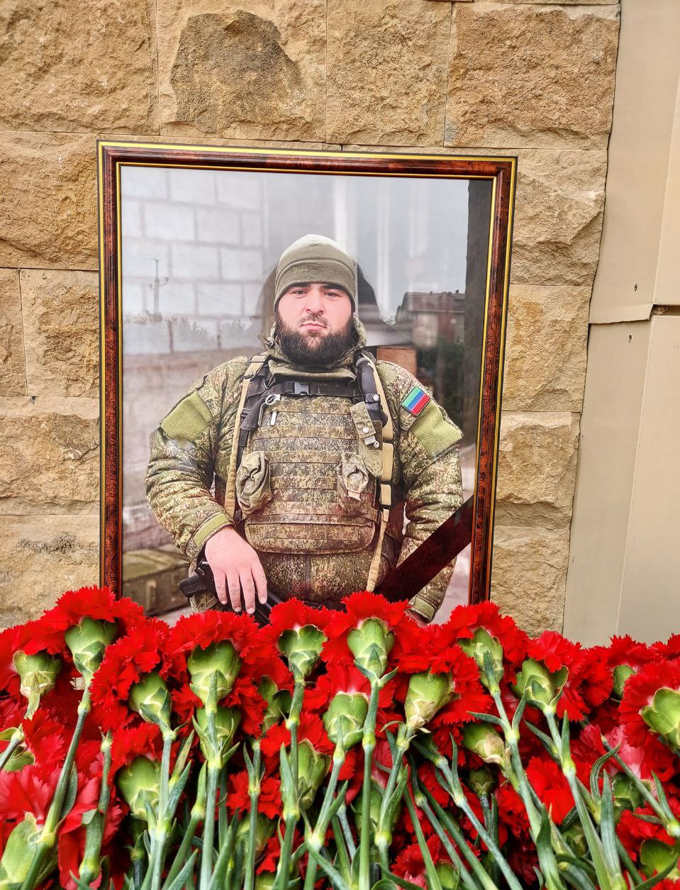 МФЦ Дагестана увековечил память сотрудника, погибшего в ходе СВО