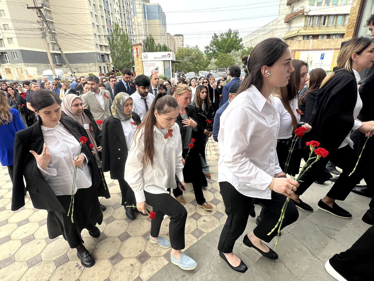 МФЦ Дагестана увековечил память сотрудника, погибшего в ходе СВО