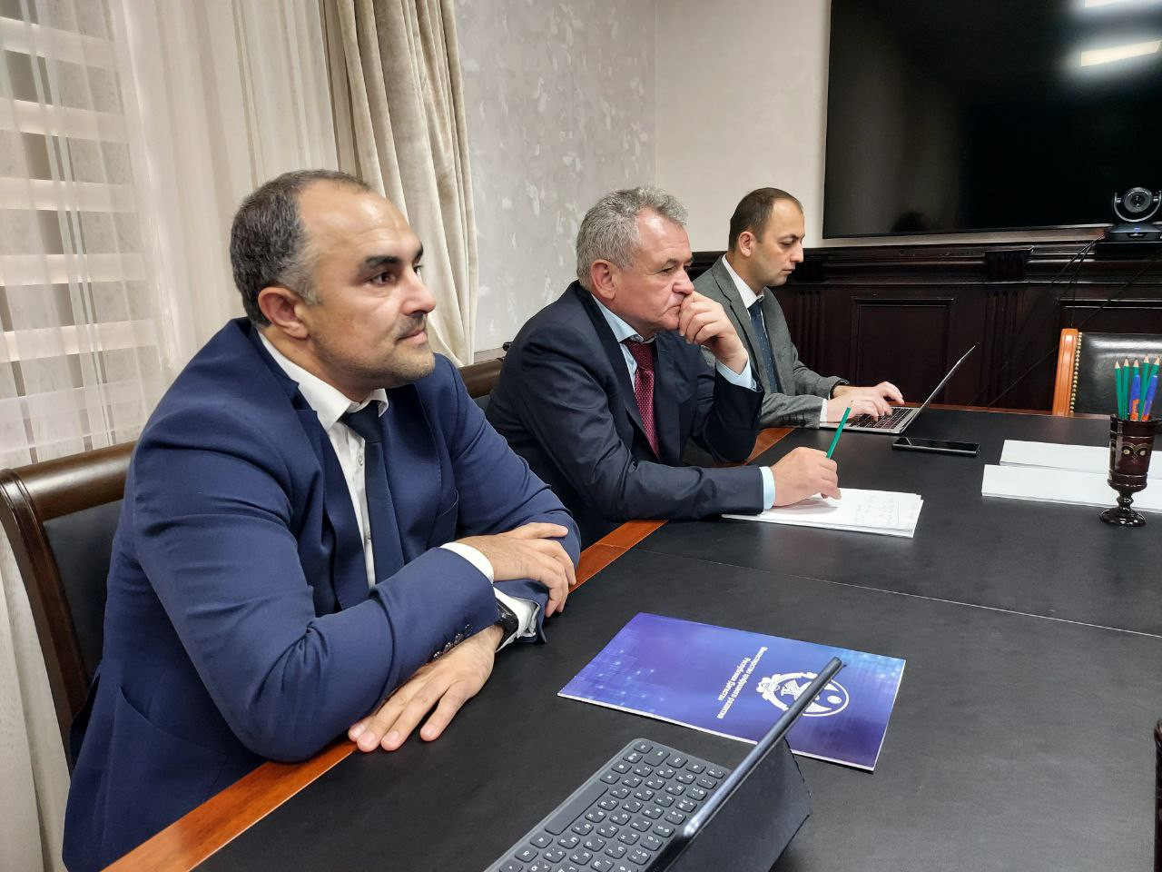 Выездной прием граждан в Левашинском районе провел министр цифрового развития Дагестана Юрий Гамзатов