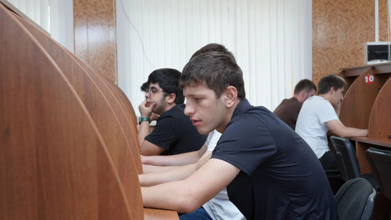 Более 60 студентов ДГТУ приняли участие в ИТ-диктанте, приуроченном ко Дню программиста в России