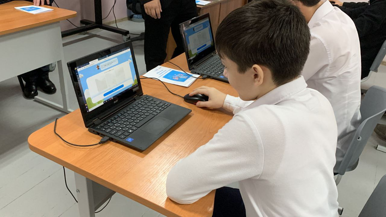 Урок цифры на тему «Облачные технологии: в поисках снежного барса» прошел в 5 школе Буйнакска