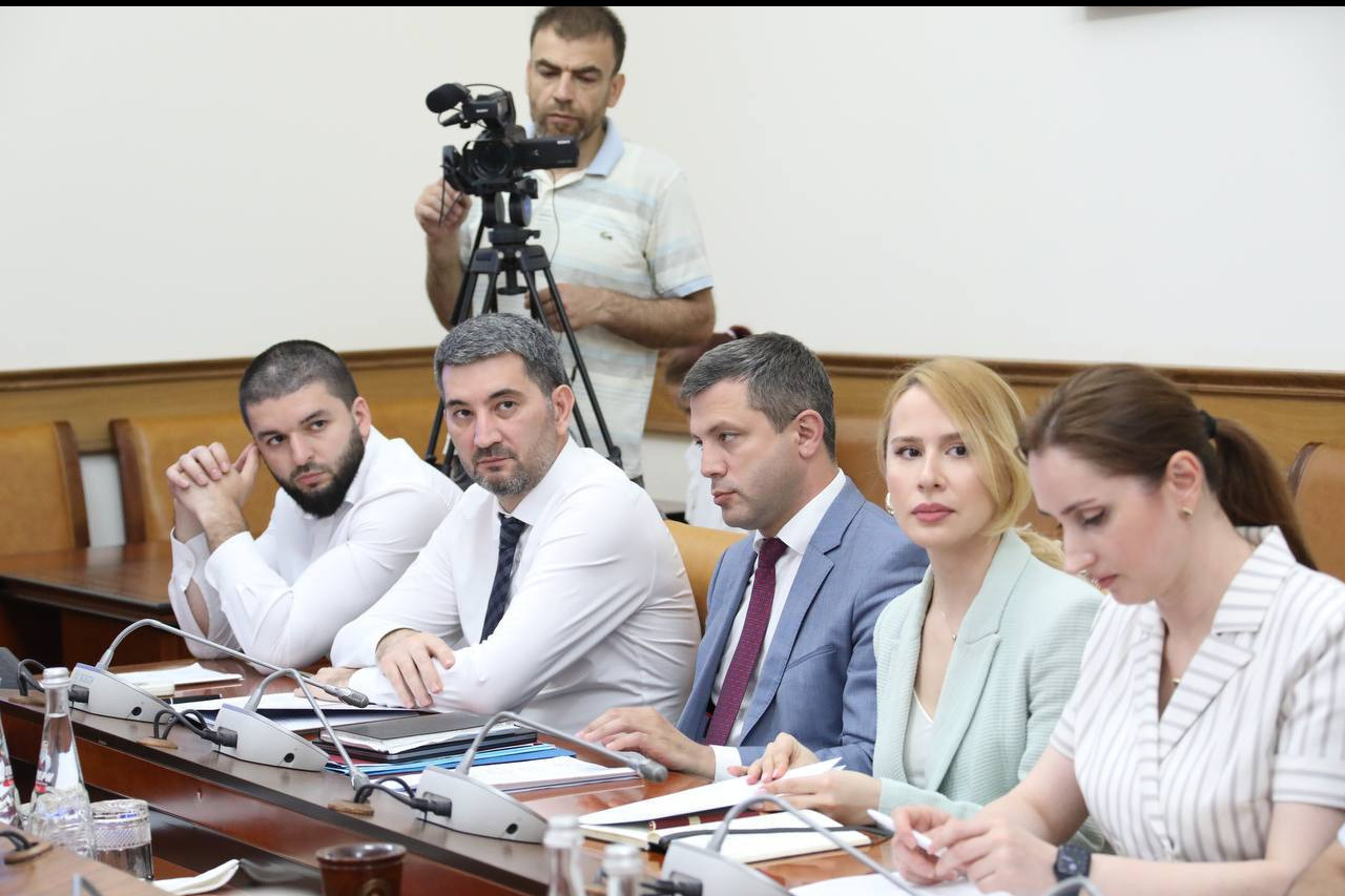 Абдулмуслим Абдулмуслимов провел заседание правкомиссии по защите информации