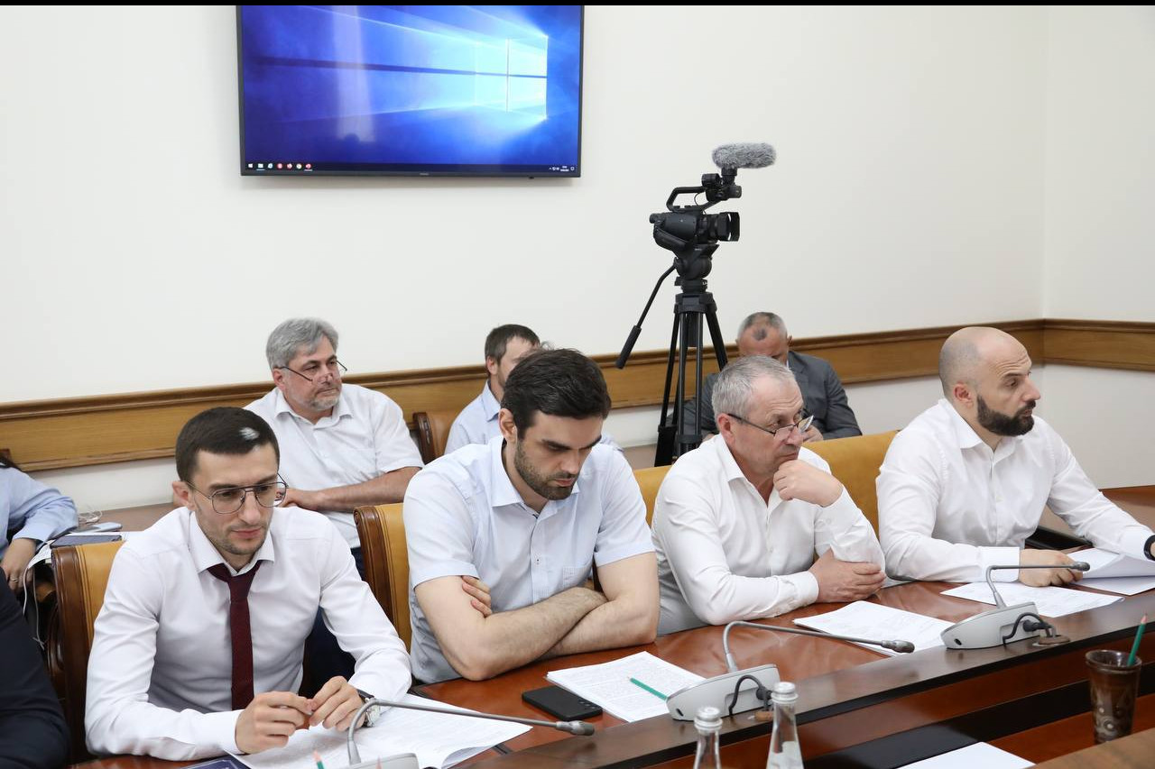 Абдулмуслим Абдулмуслимов провел заседание правкомиссии по защите информации