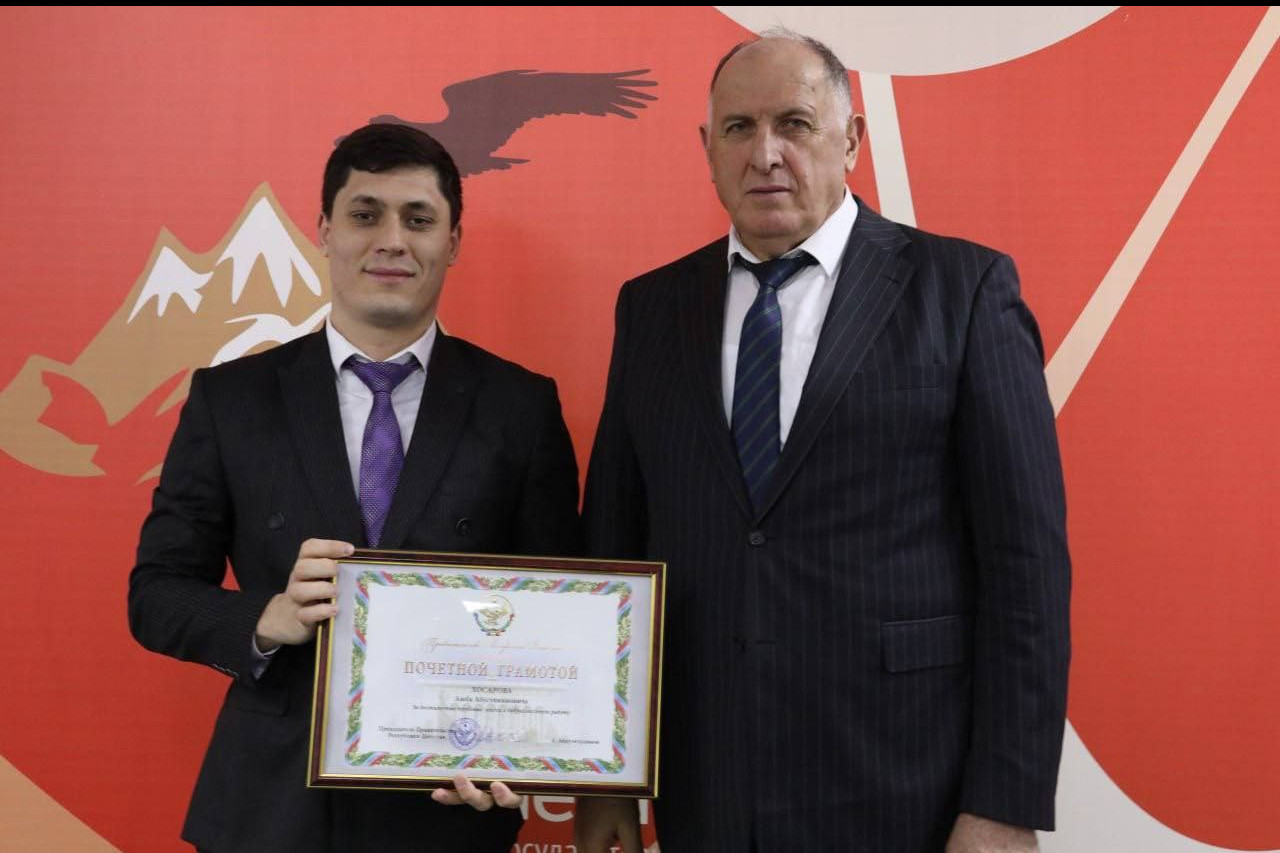 Председатель Правительства Дагестана вручил госнаграды лучшим специалистам в сфере цифрового развития