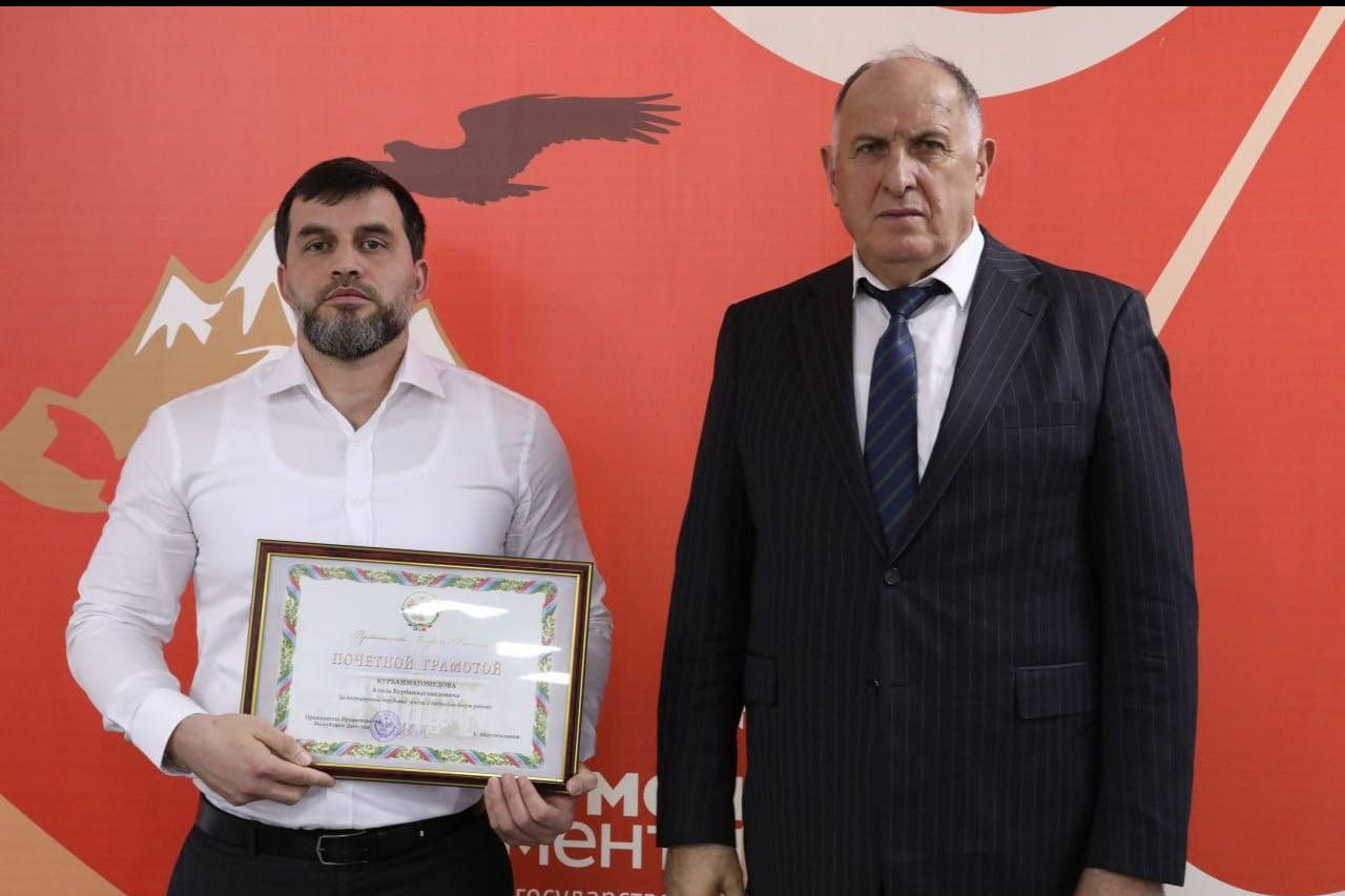 Председатель Правительства Дагестана вручил госнаграды лучшим специалистам в сфере цифрового развития