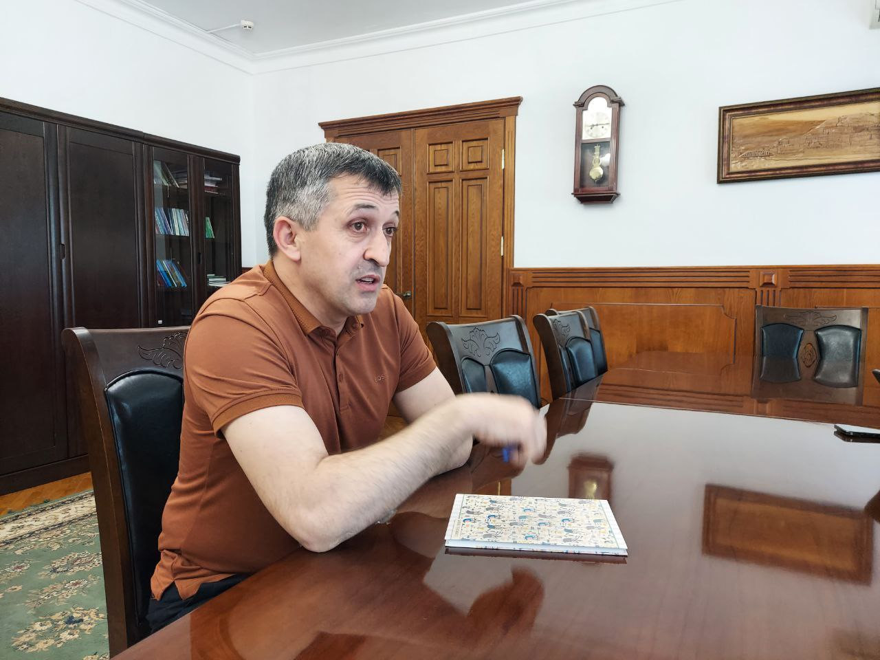Юрий Гамзатов провел личный прием граждан в Ахтынском районе