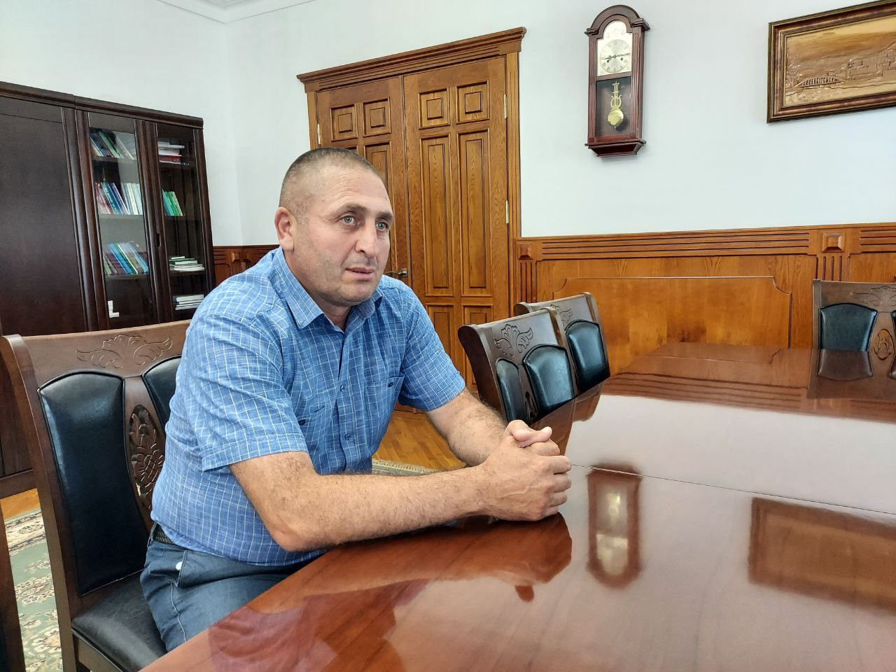 Юрий Гамзатов провел личный прием граждан в Ахтынском районе