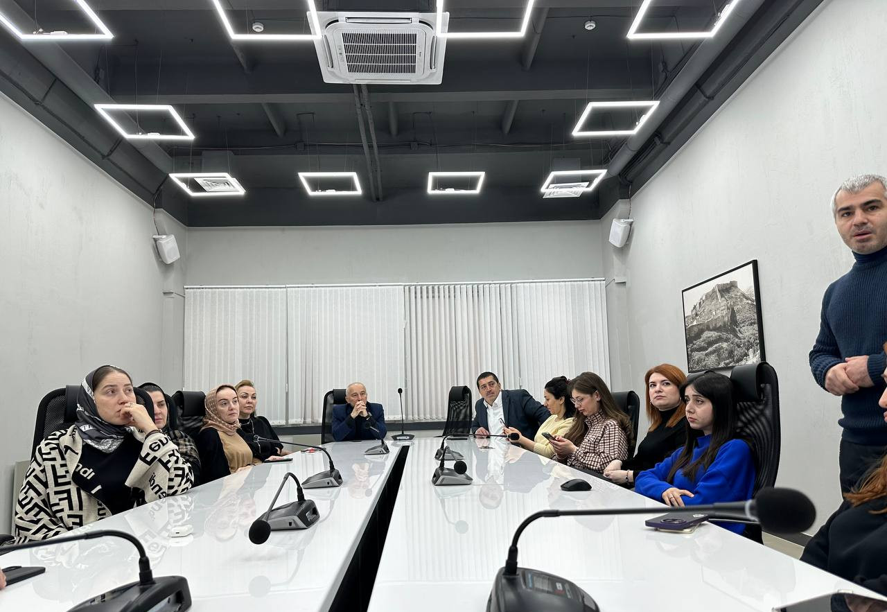 Мастер-класс по выявлению фейков провели для сотрудников Минцифры Дагестана