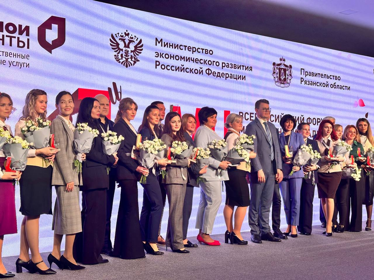 Универсальный специалист МФЦ Карабудахкентского района Асият Гасанова стала победителем конкурса «Лучший МФЦ России 2022»