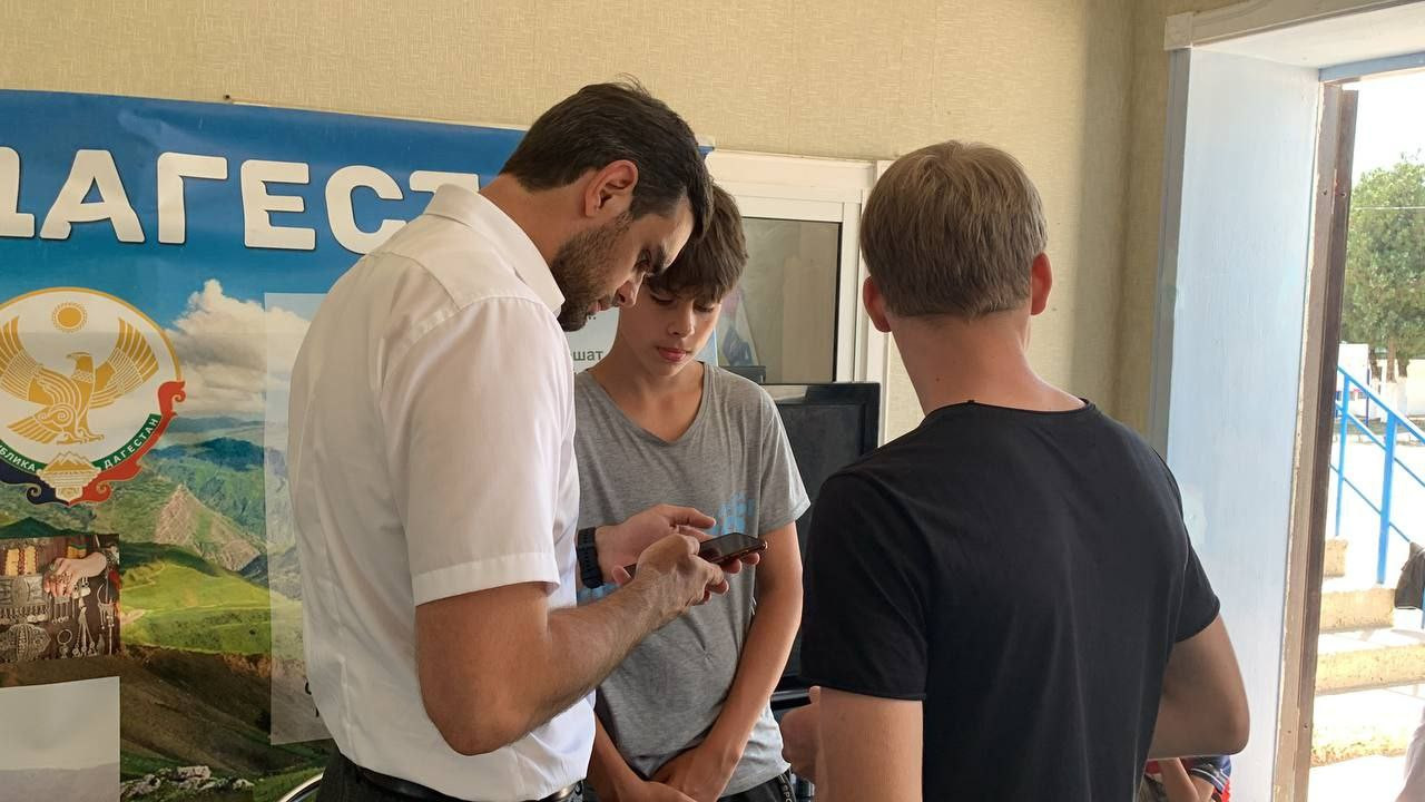 День цифры для школьников из Луганска и Запорожской области провели сотрудники Минцифры Дагестана.