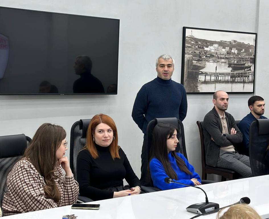 Мастер-класс по выявлению фейков провели для сотрудников Минцифры Дагестана